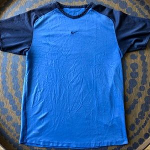 Men’s Nike DriFit V-neck Workout Shirt - S
